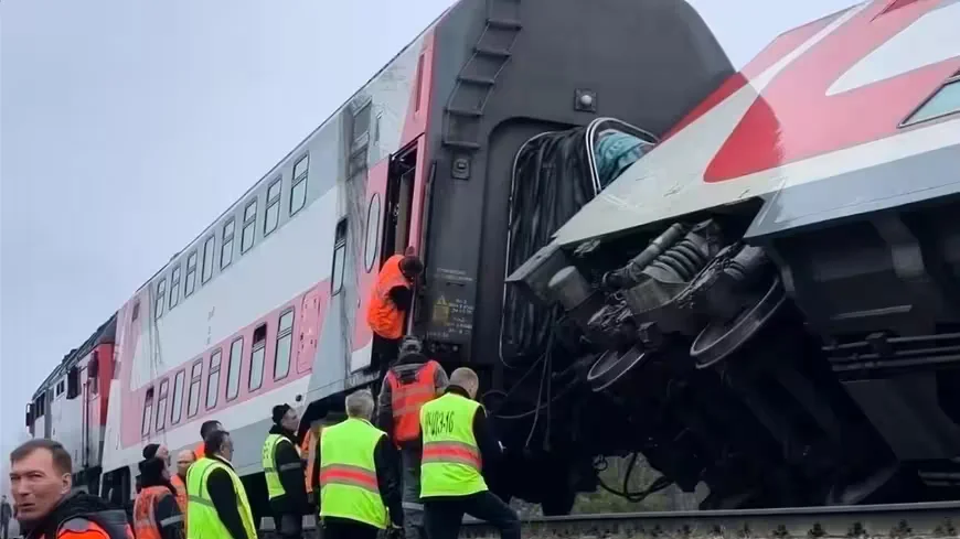 3 апреля 2026 года. Семь вагонов пассажирского поезда №302 Челябинск – Москва сошли с рельсов в