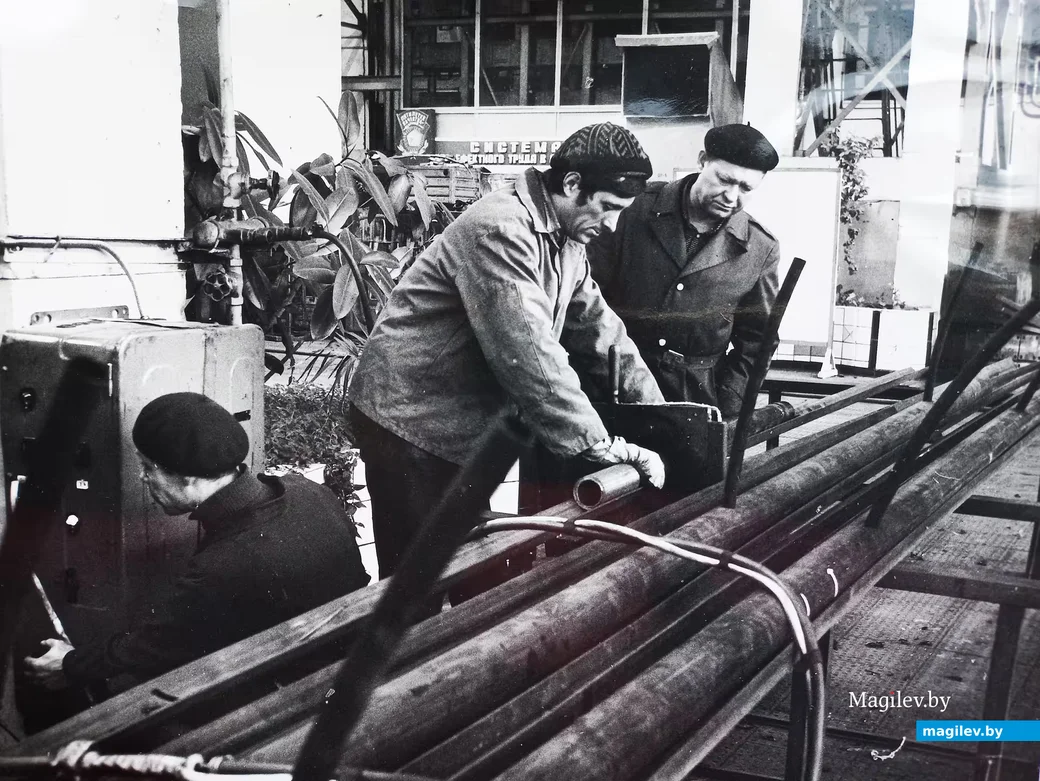  1970-е годы, Могилев. В одном из цехов лифтостроительного завода. 