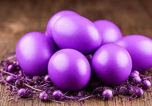 Мраморные, «космические», с «позолотой»: окрашиваем яйца на Пасху – личный опыт