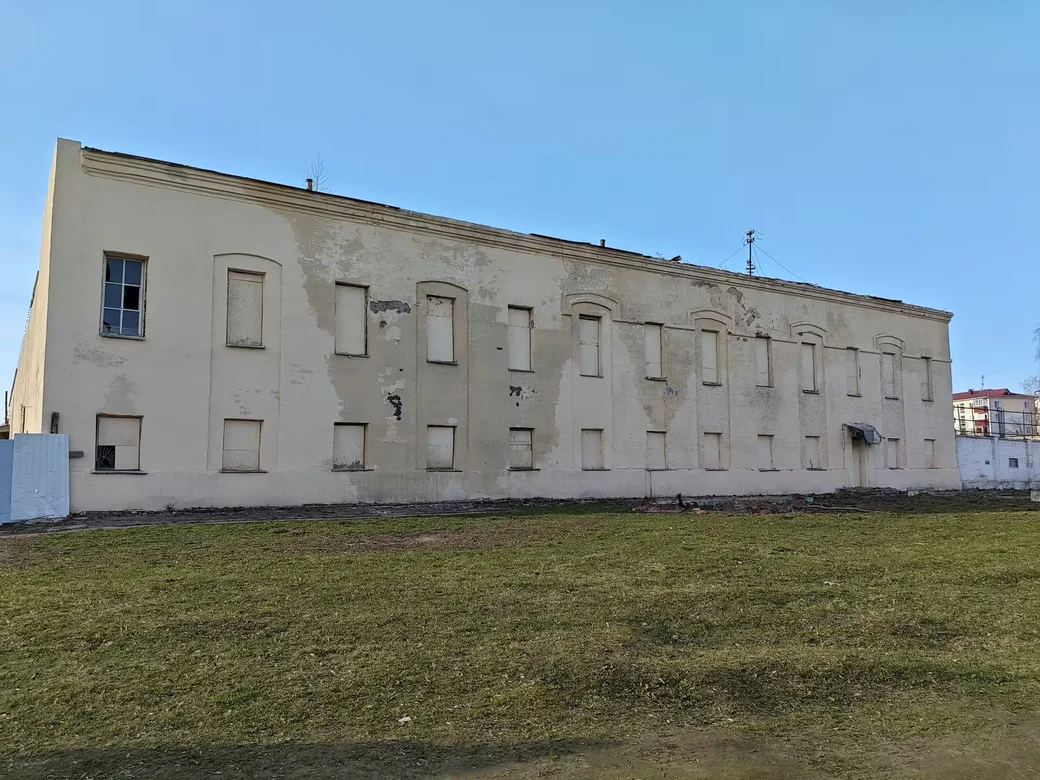 Остатки пивзавода Леккерта по ул. Островского.