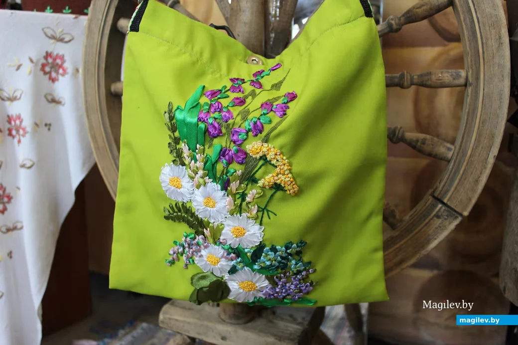  Шоппер, украшенный вышивкой из лент. Работа Галины Никитиной. 
