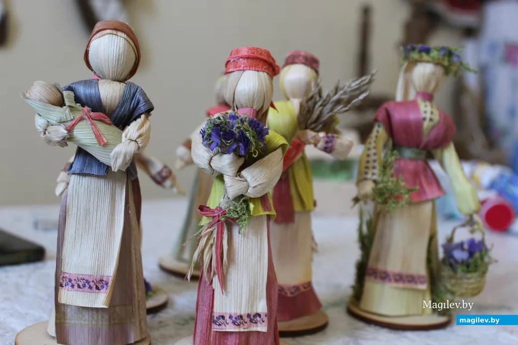  Куклы из талаша, созданные Галиной Никитиной. 