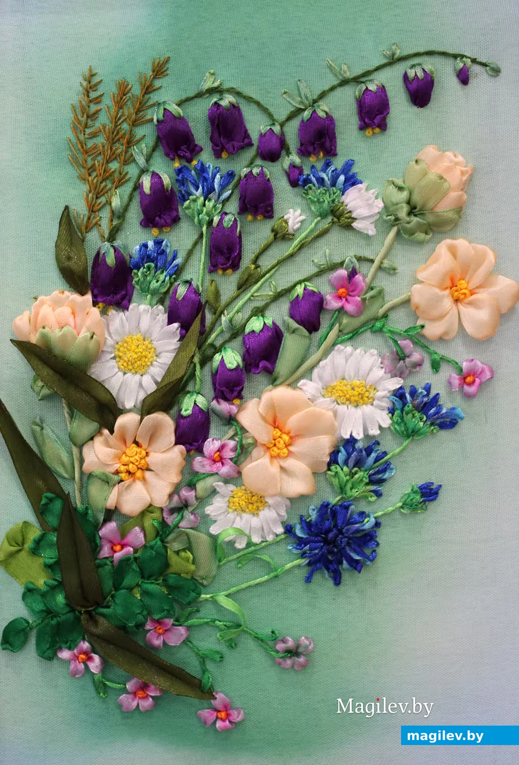  Цветочное панно из лент, созданное Галиной Никитиной. 