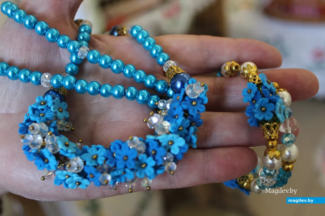 Украшения, созданные Галиной Никитиной.  