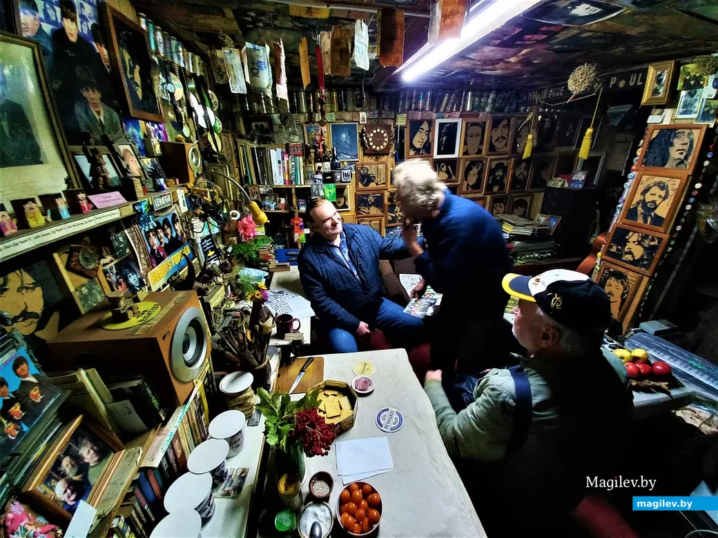 2022 год, Могилев. Виктор де Буга (слева) в гостях у Володи Кутузова.