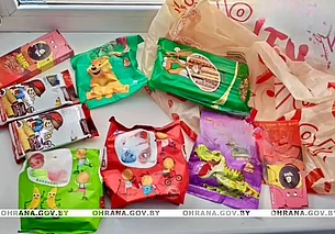 Хотела унести вкусняшки из школьной столовой