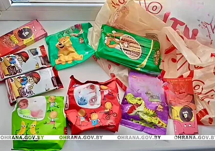 Хотела унести вкусняшки из школьной столовой