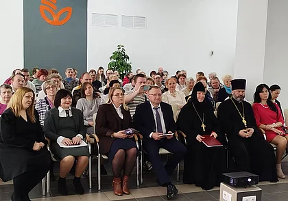 «Пасхальные радости»: праздничное мероприятие сотрудников банка и инвалидов в Бобруйске