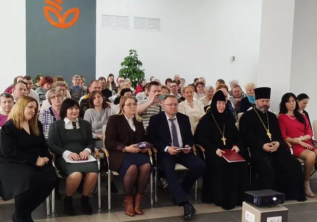 «Пасхальные радости»: праздничное мероприятие сотрудников банка и инвалидов в Бобруйске