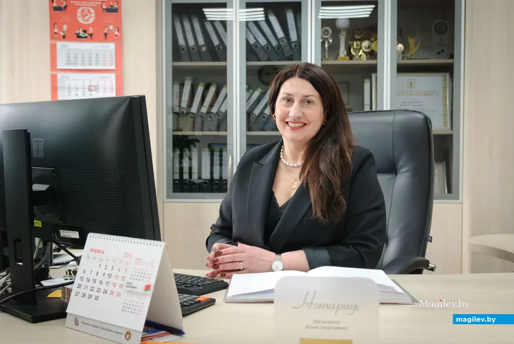 Нотариус Юлия Георгиевна Шелковина. Фото: Александр ЧУГУЕВ