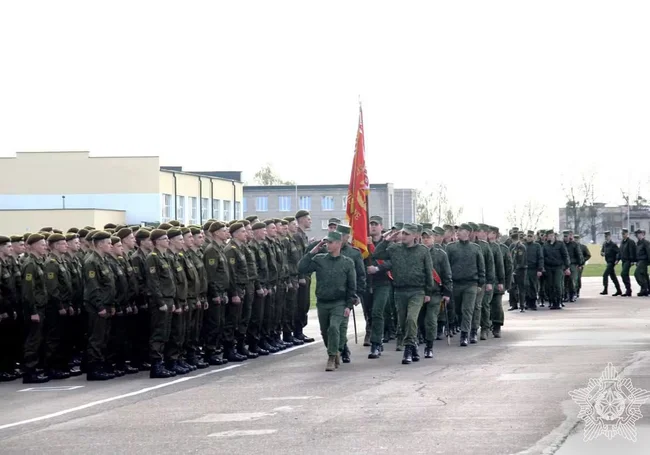 Лукашенко подписал указ о призыве на военную службу офицеров запаса
