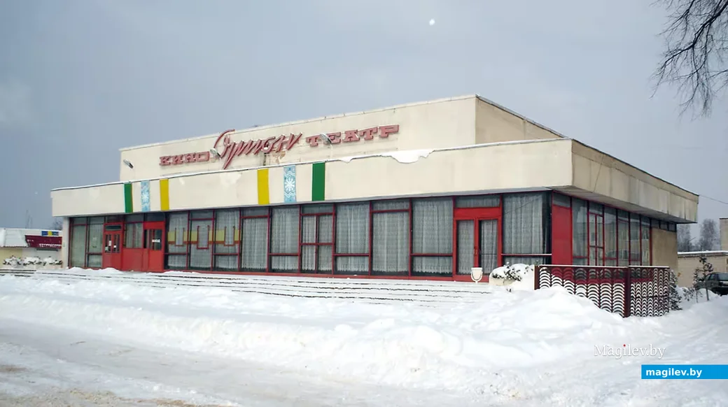                                2004 год. Глуск. Кинотеатр "Орион". Фото из архива Игоря Кирина.