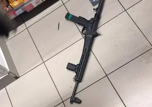 В Киеве мужчина открыл стрельбу на улице и взял заложников: 6 погибших, 15 пострадавших