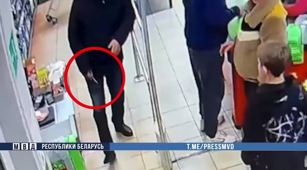  В Могилевском районе 63-летний мужчина напал с ножом на молодых людей. Кадр видео МВД.