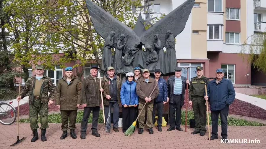 18.04.2026. Ветераны и нынешние военнослужащие привели в порядок памятник