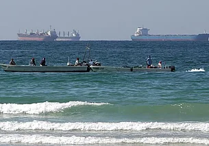 Мошенники начали продавать судовладельцам фальшивые «пропуска» через Ормузский пролив