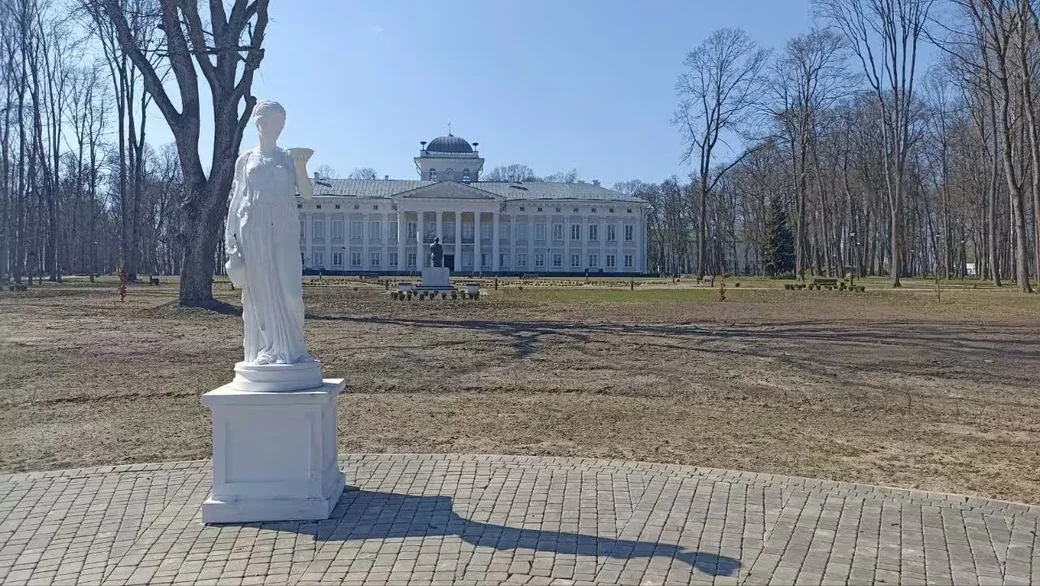 Апрель 2026 года. Дворцово-парковый комплекс в Жиличах Кировского района Могилевской области. 