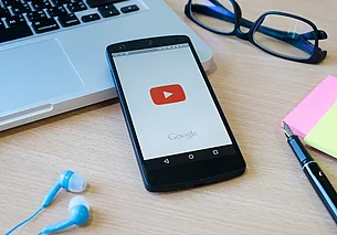 YouTube начинает усиленно бороться с дипфейками