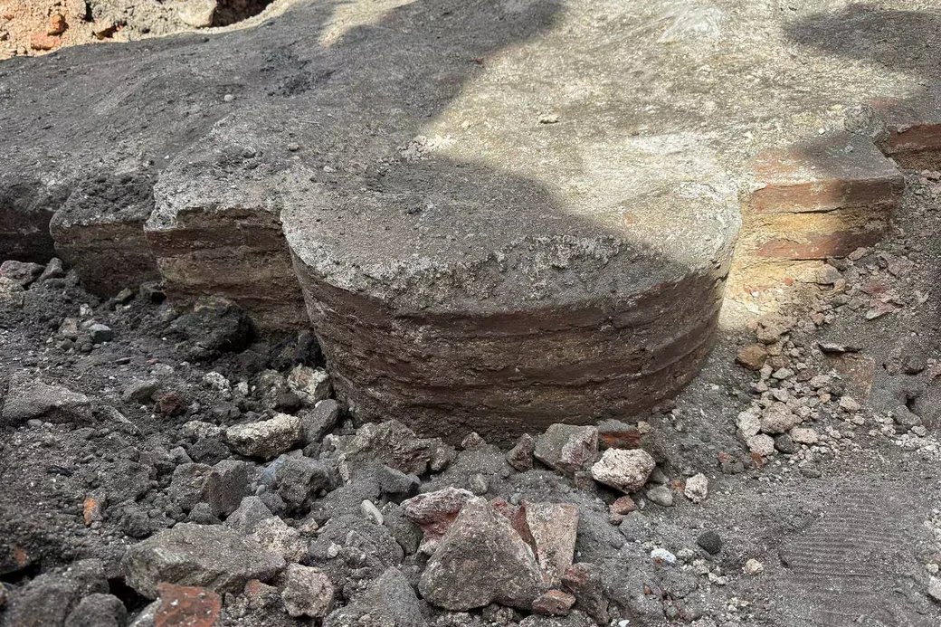 Остатки фундамента древнего храма и контуры стен церкви XII века в Гродно. Фото предоставлены