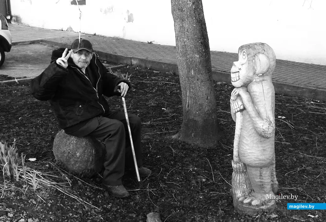   20 апреля 2018 года, Могилев. Володя и деревянная обезьяна.