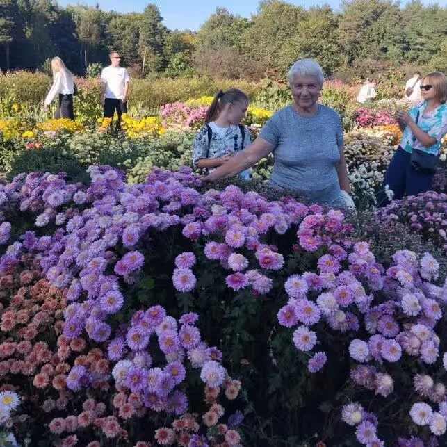  Валентина Ивановна Мухина на экскурсии в ботаническом саду в Минске. 