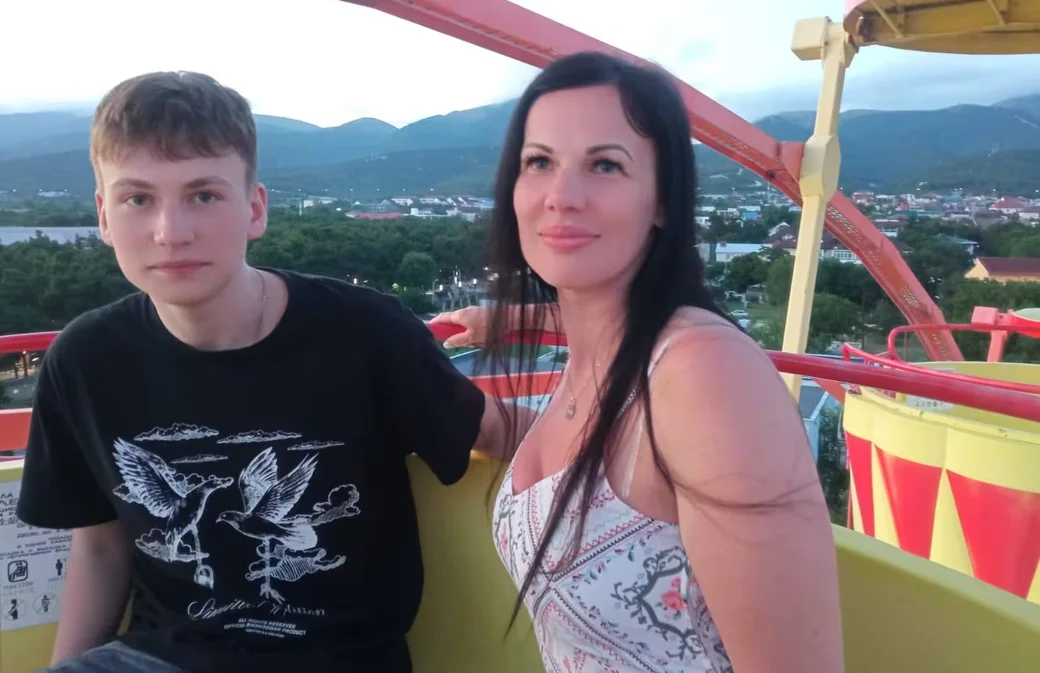 Наталия Геннадьевна Филимонова с сыном Антоном на экскурсии в Краснодарском крае, село