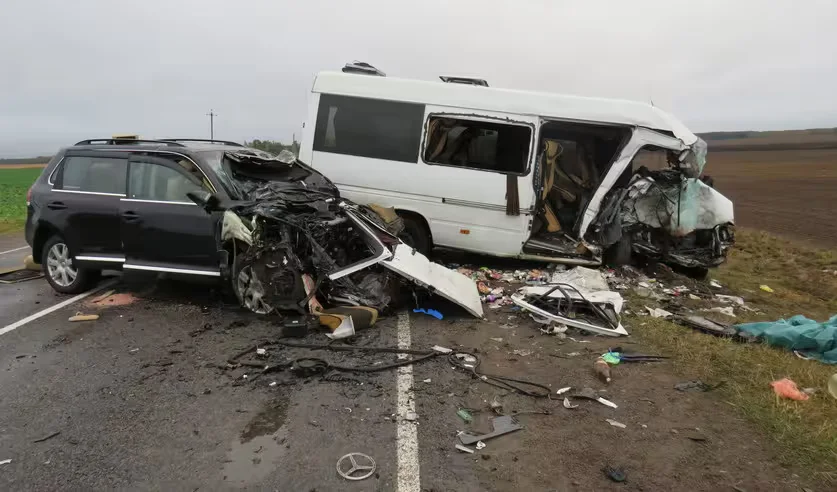 10 октября 2025 года. ДТП с участием маршрутного такси в Светлогорском районе. Фото: СК. 