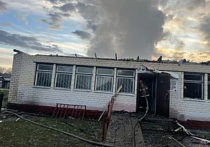 В Чериковском районе горел магазин и кафетерий: здание от огня сильно пострадало