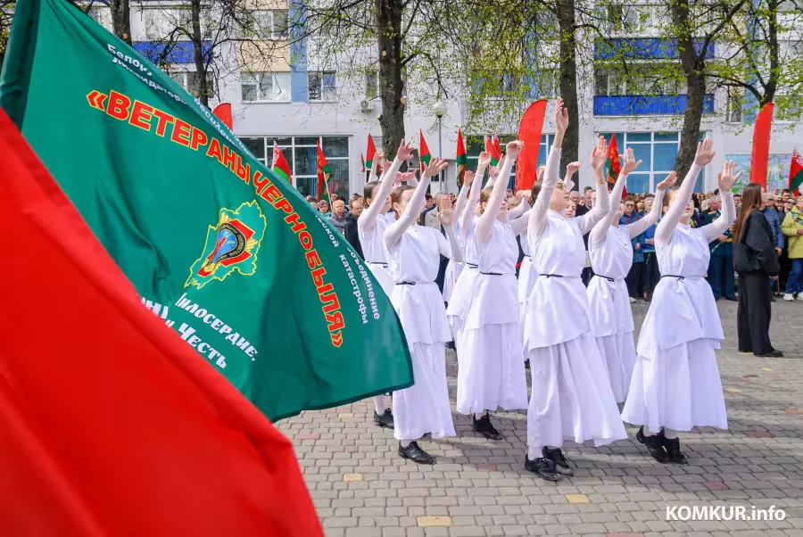 25.04.2026. 125, улица Урицкого, Бобруйск, Беларусь. Торжественное открытие памятного знака в память