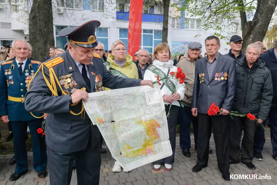 25.04.2026. 125, улица Урицкого, Бобруйск, Беларусь. Торжественное открытие памятного знака в память