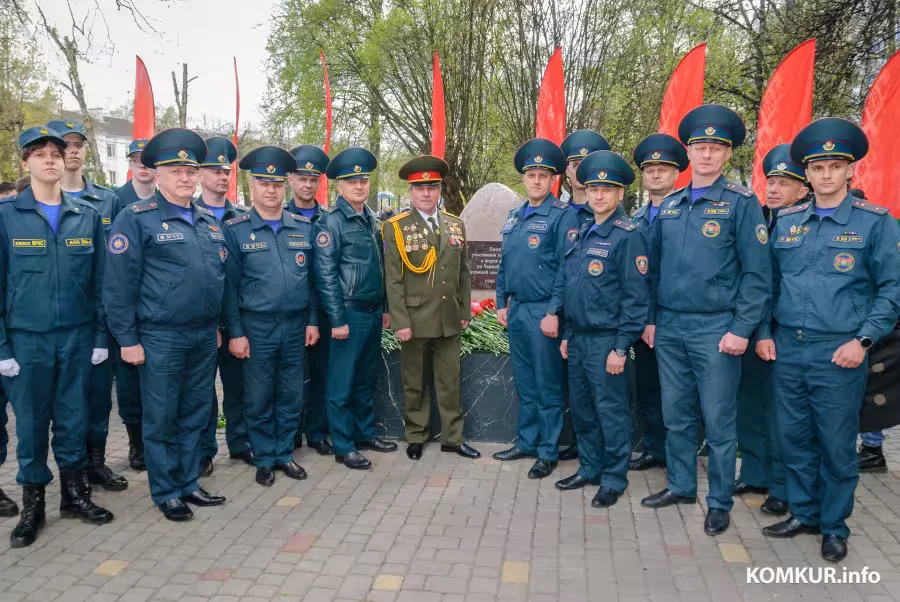 25.04.2026. 125, улица Урицкого, Бобруйск, Беларусь. Торжественное открытие памятного знака в память