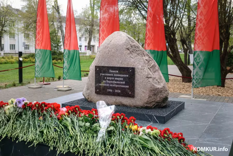 25.04.2026. 125, улица Урицкого, Бобруйск, Беларусь. Торжественное открытие памятного знака в память