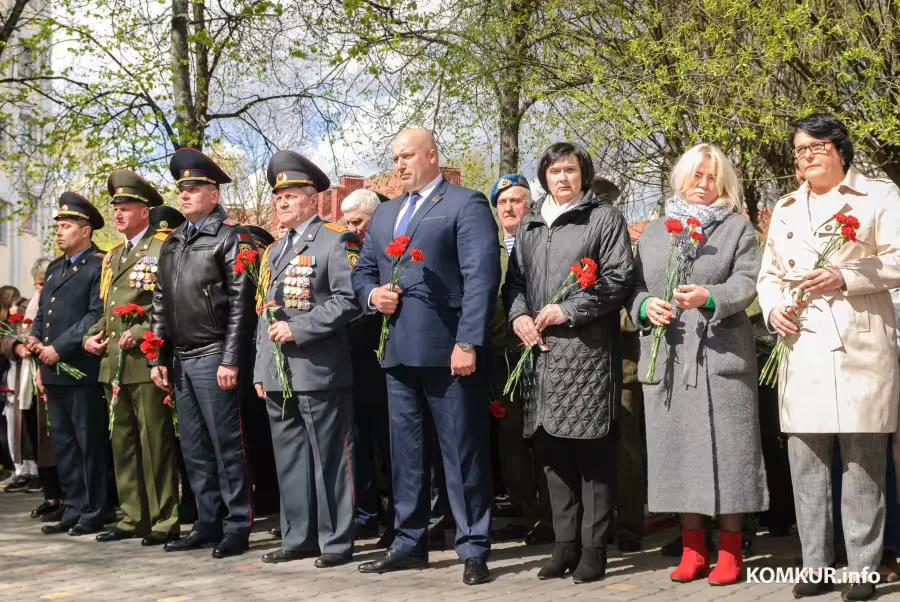 25.04.2026. 125, улица Урицкого, Бобруйск, Беларусь. Торжественное открытие памятного знака в память