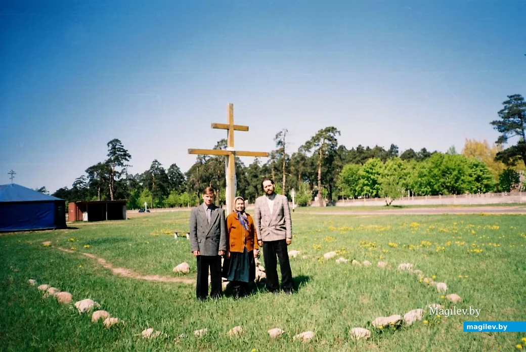 2000г, Дмитрий Первий на закладке Иверского храма в Бобруйске 