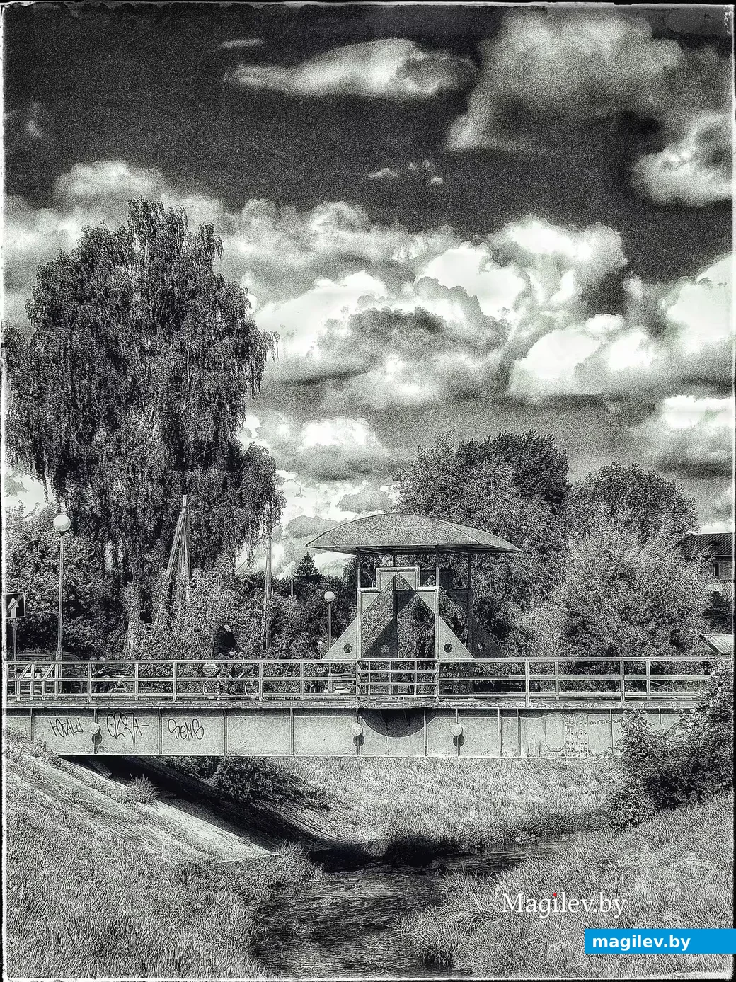   2025-й год, Могилев. Мост на Дубровенке. Фото Эндрикаса Юшки. 