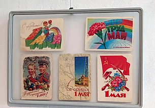 В Глусском музее открылась выставка первомайских открыток. Увидели и их обратную сторону