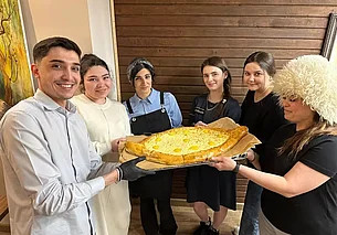 В Бресте приготовили самое большое хачапури в мире