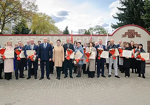 В Бобруйске обновили городскую Доску почета. Кого записали в передовики?
