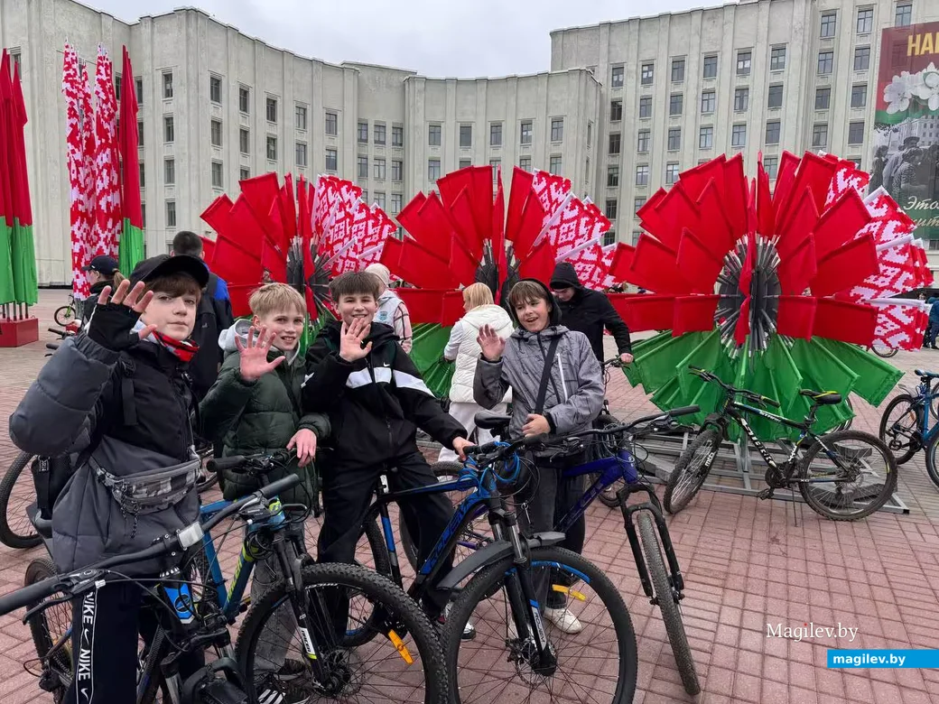 Могилев, 1 мая 2026 года.  Сотни велосипедистов открыли сезон масштабным велопробегом. 