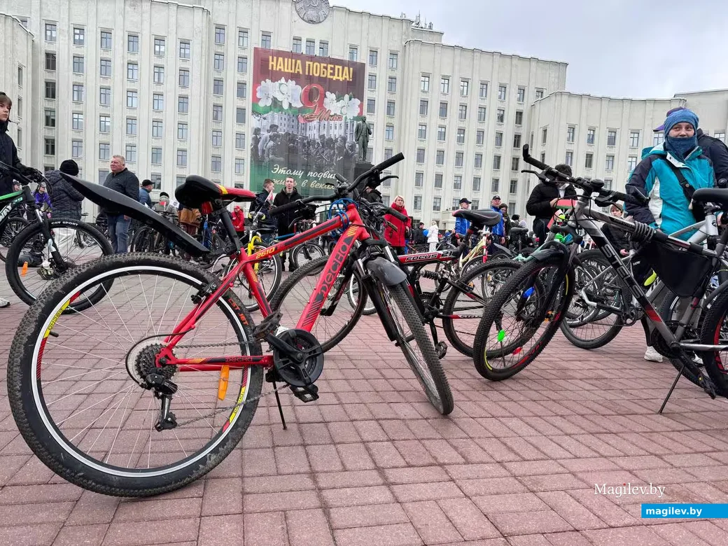 Могилев, 1 мая 2026 года.  Сотни велосипедистов открыли сезон масштабным велопробегом. 