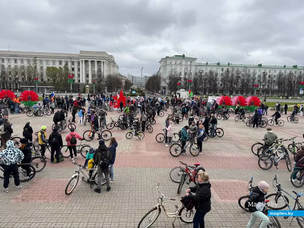 Могилев, 1 мая 2026 года.  Сотни велосипедистов открыли сезон масштабным велопробегом. 