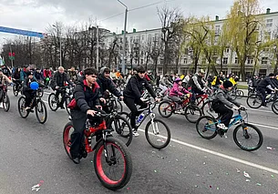 В Могилеве сотни велосипедистов открыли сезон масштабным велопробегом. Фоторепортаж