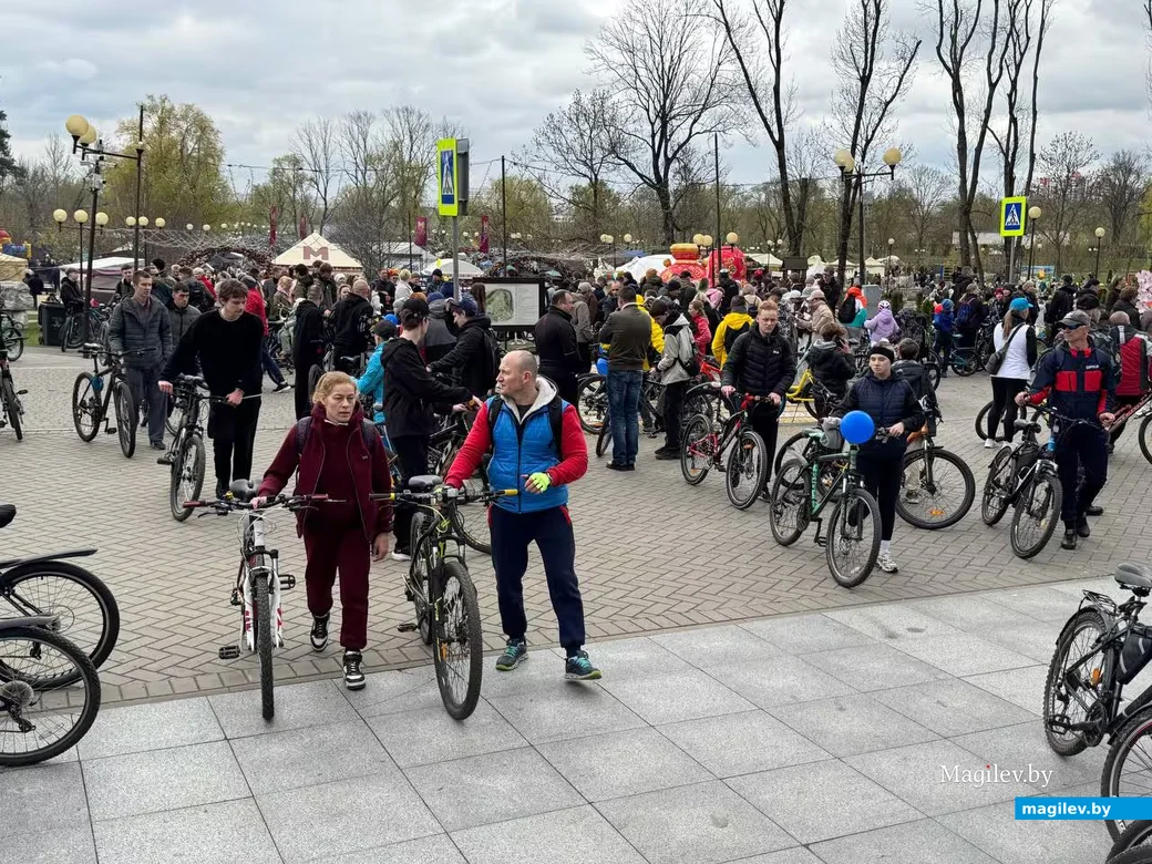 Могилев, 1 мая 2026 года.  Сотни велосипедистов открыли сезон масштабным велопробегом. 