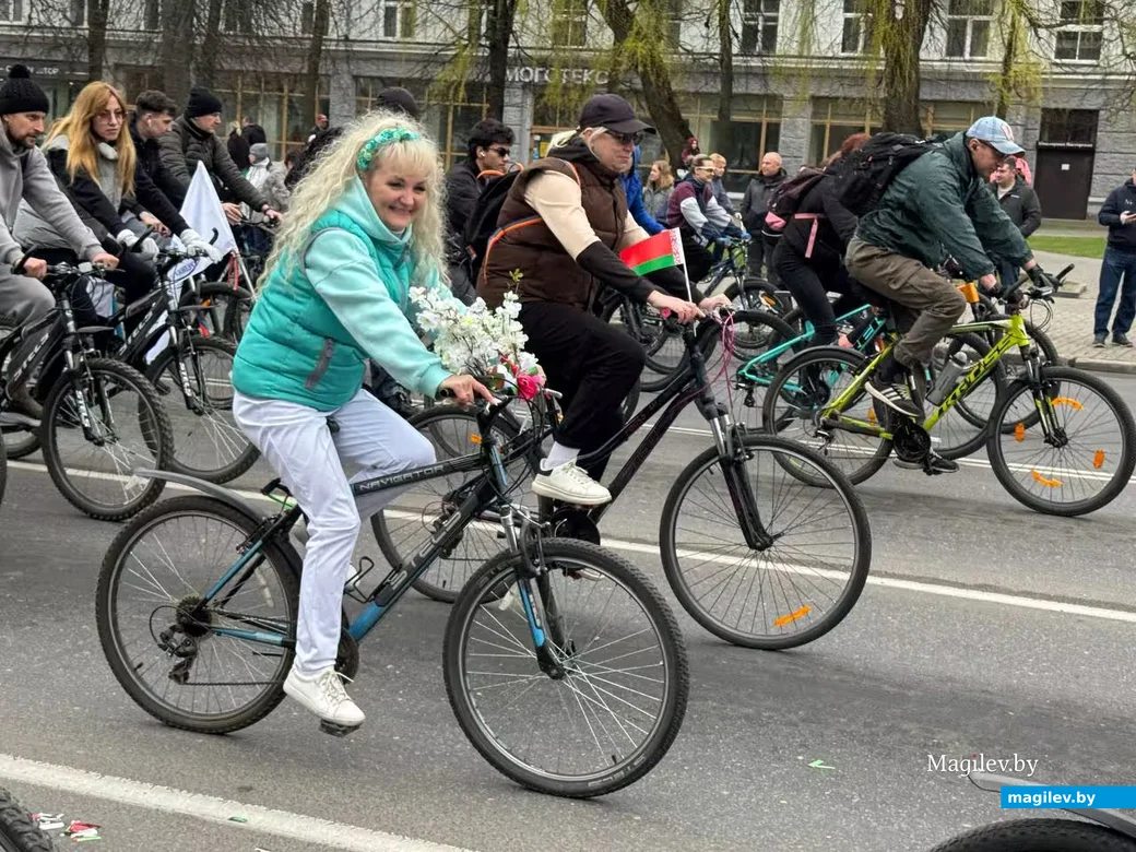 Могилев, 1 мая 2026 года.  Сотни велосипедистов открыли сезон масштабным велопробегом. 