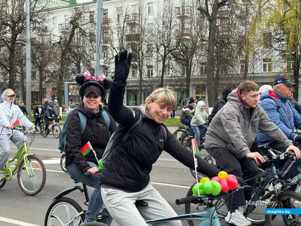 Могилев, 1 мая 2026 года.  Сотни велосипедистов открыли сезон масштабным велопробегом. 