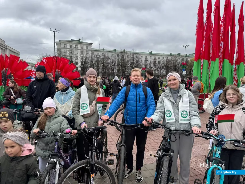 Могилев, 1 мая 2026 года.  Сотни велосипедистов открыли сезон масштабным велопробегом. 