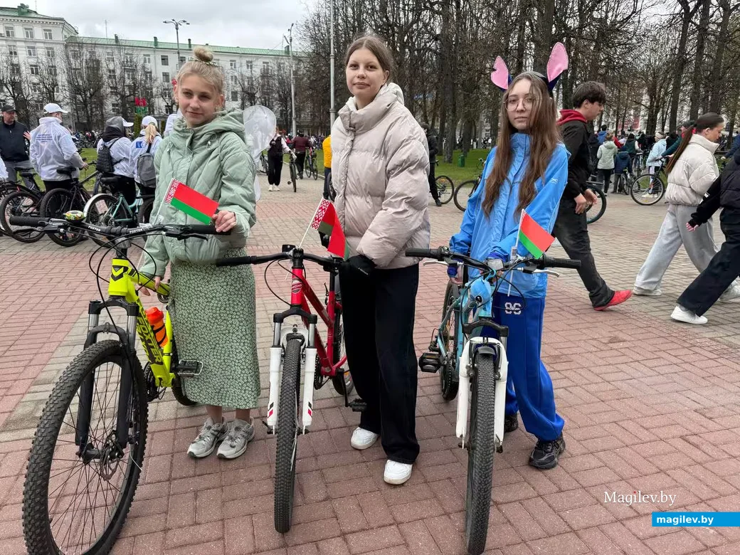 Могилев, 1 мая 2026 года.  Сотни велосипедистов открыли сезон масштабным велопробегом. 