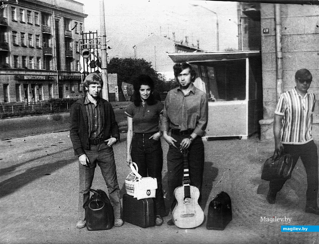  1972-й год, Могилев. перекресток Первомайская - проспект Мира. С гитарой – Владимир Китун.