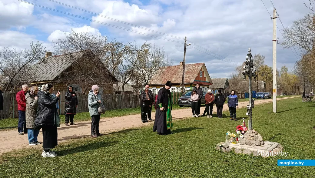 20.04.2026 г. Протоиерей Михаил проводит в деревне Замосточье Глусского района заупокойную