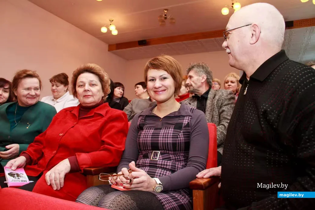 2010-е годы, Могилев, Дом печати. Фаина Дубровская (слева) с коллегами. 